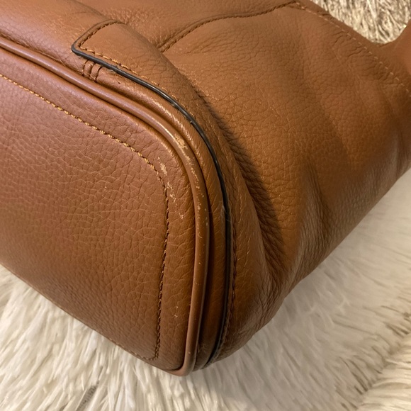 Michael Kors Pebbled Leather Shoulder Bag Camel Side Pockets - Picture 13 of 16